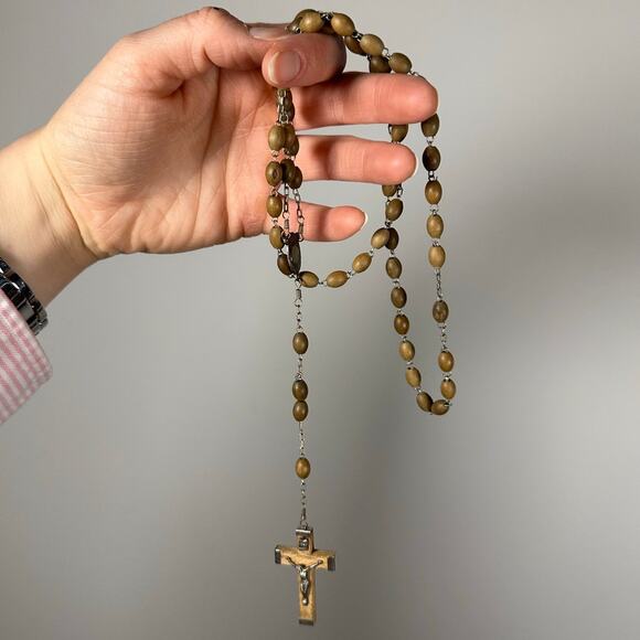 Catholic Rosary Brown Wooden Beaded Silver Tone Crucifix Jesus Cross Necklace - Picture 3 of 9